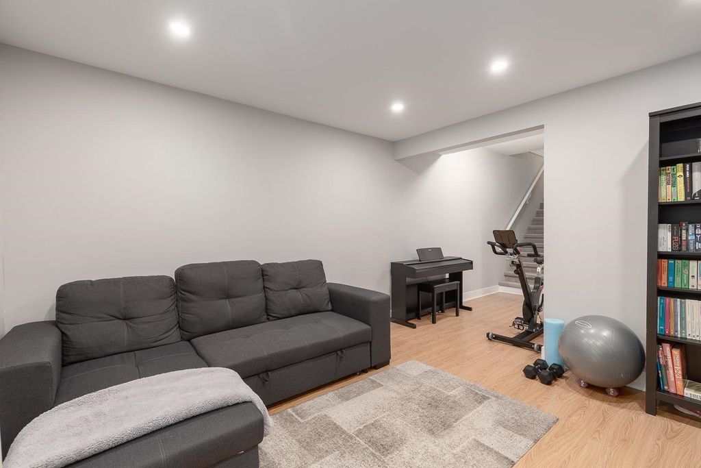 listing image 1103216659961860325