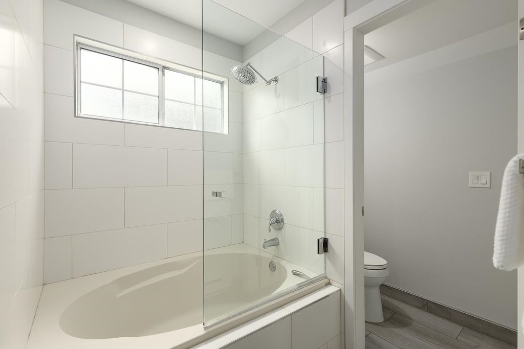 listing image 1103751160447295384