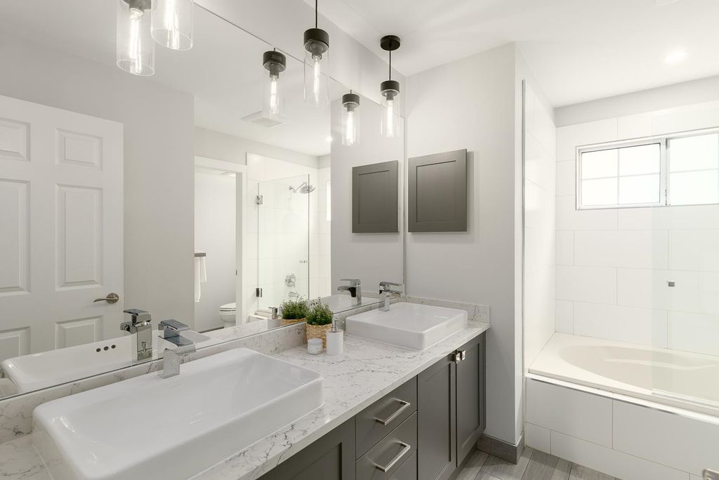 listing image 1102734610557396658