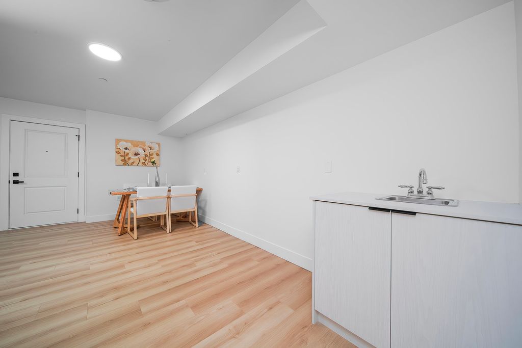 listing image 1101394437558157128