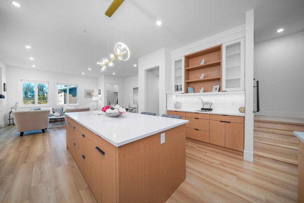 listing image 1103947041800891133