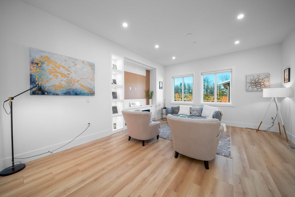 listing image 1109776102843476822