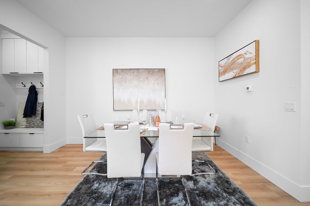 listing image 1104383335050987985