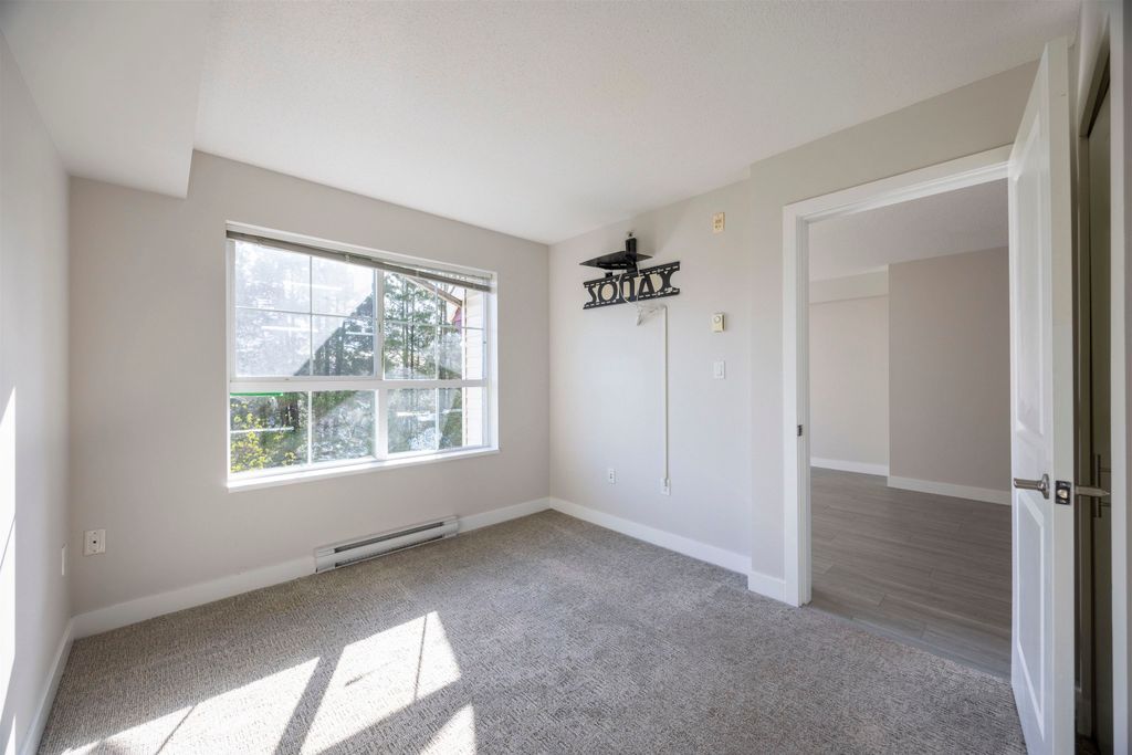 listing image 1103428490870600328