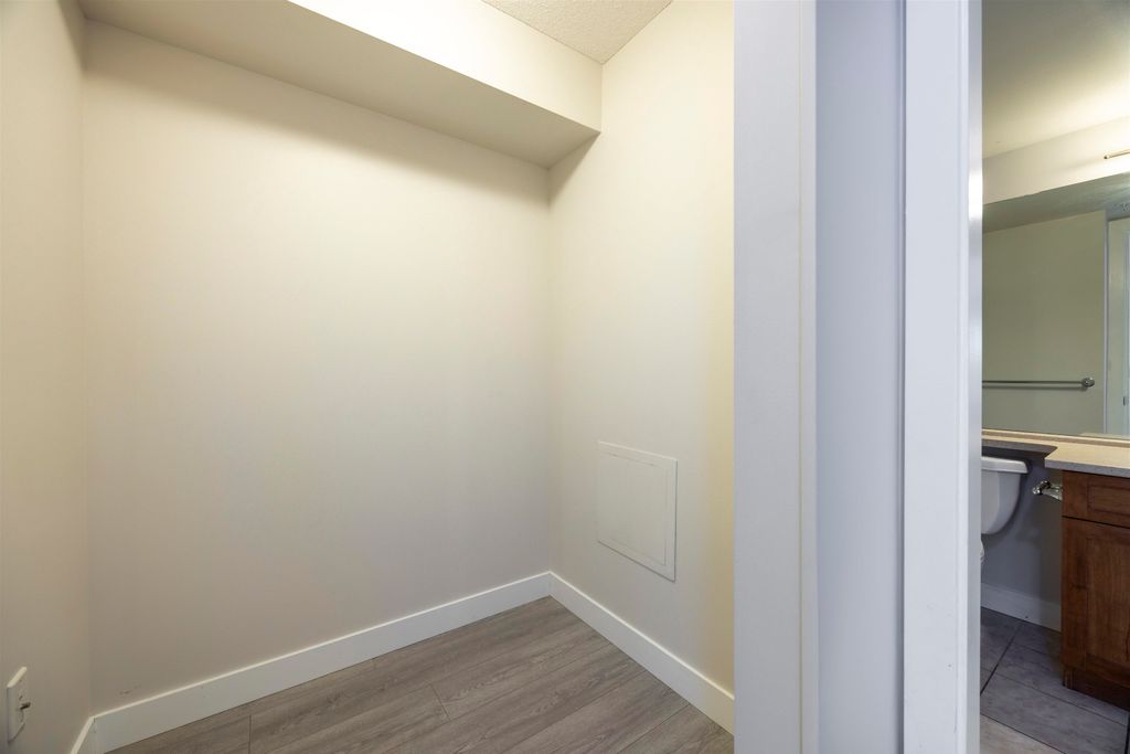 listing image 1100344571174736764