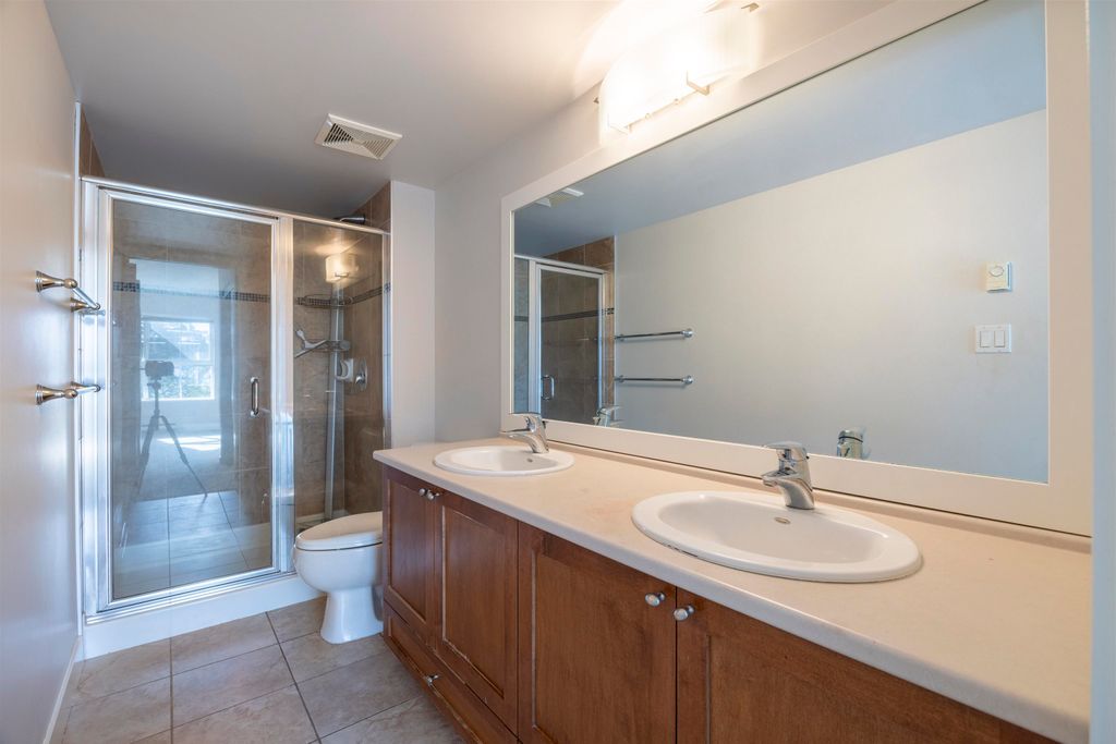 listing image 1106605576203369204