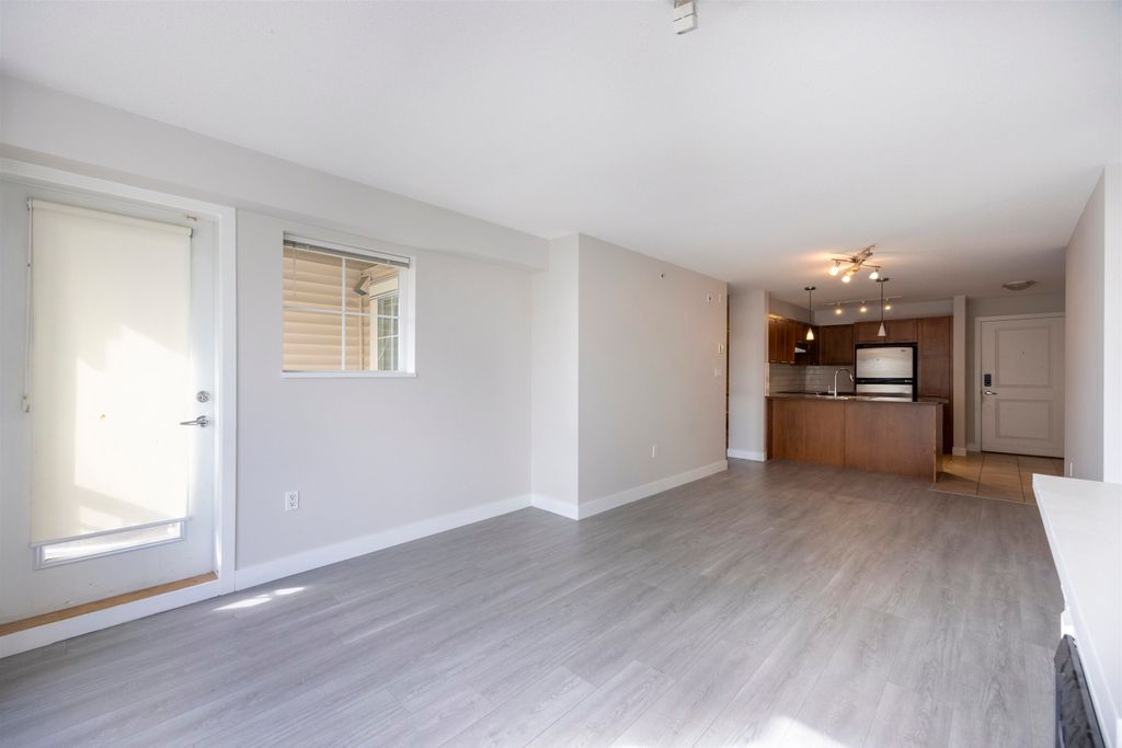 listing image 1100995553017222392
