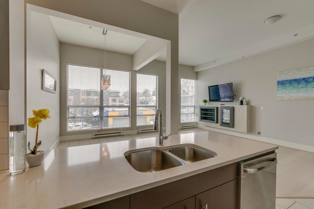 listing image 1100393219810082100