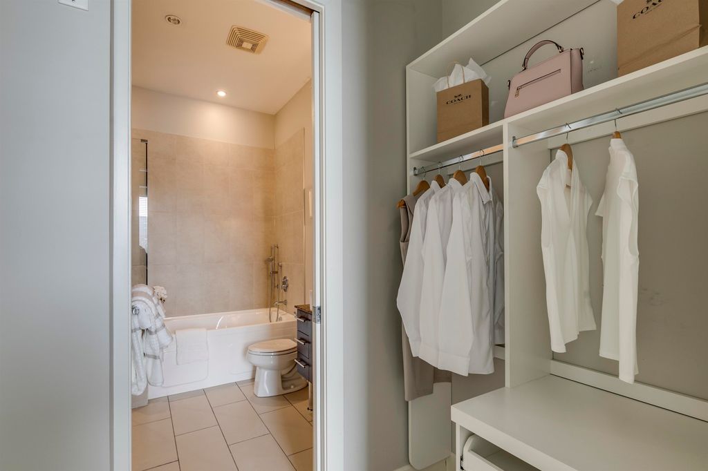 listing image 1104351407744259029