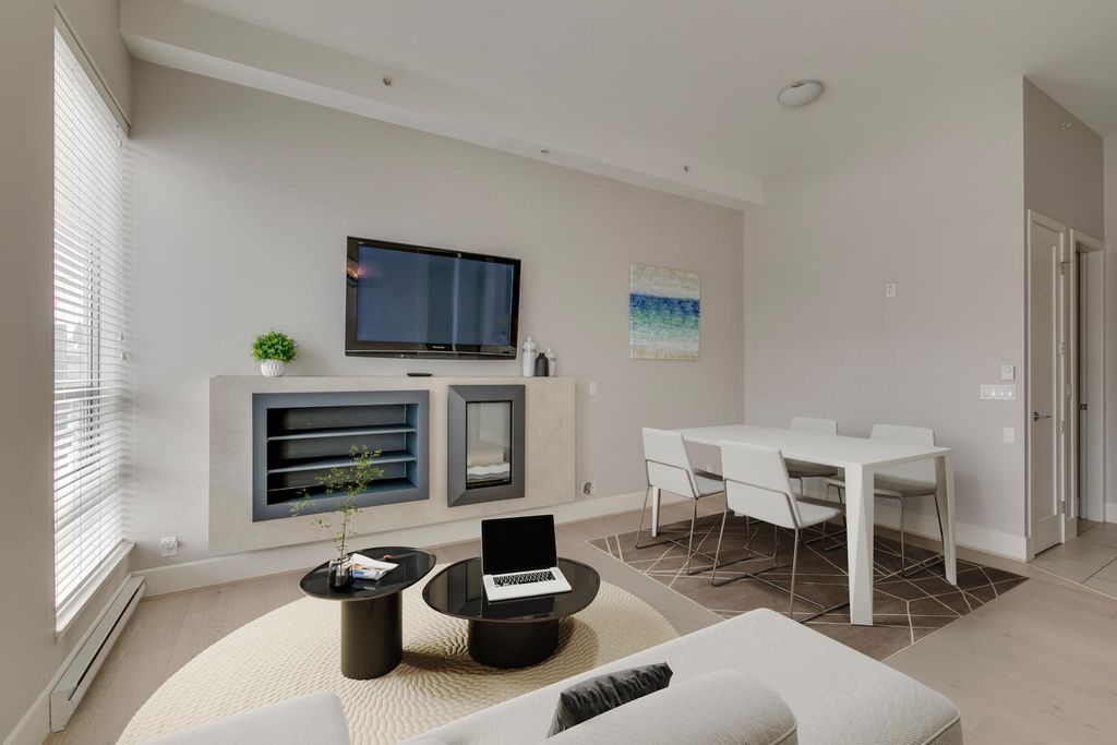 listing image 1103464882502423139