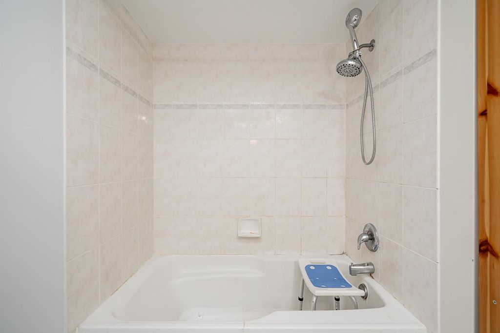 listing image 1108540510552188145