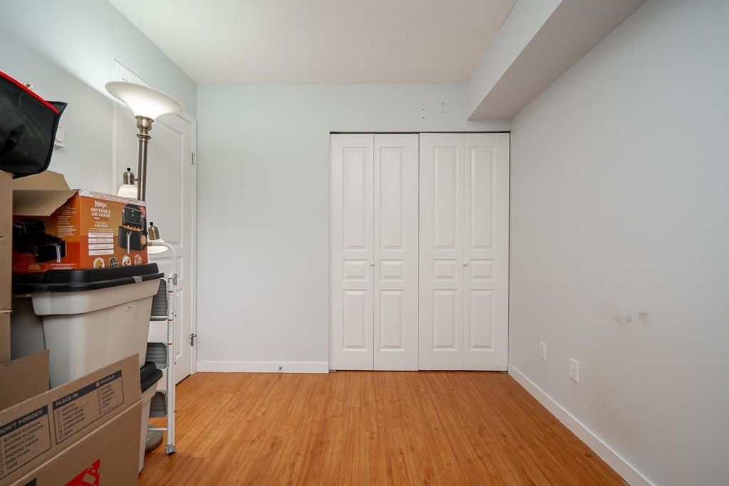 listing image 1101077620088230210