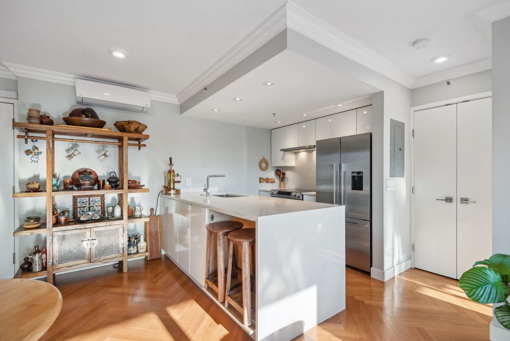listing image 1109568023485015460