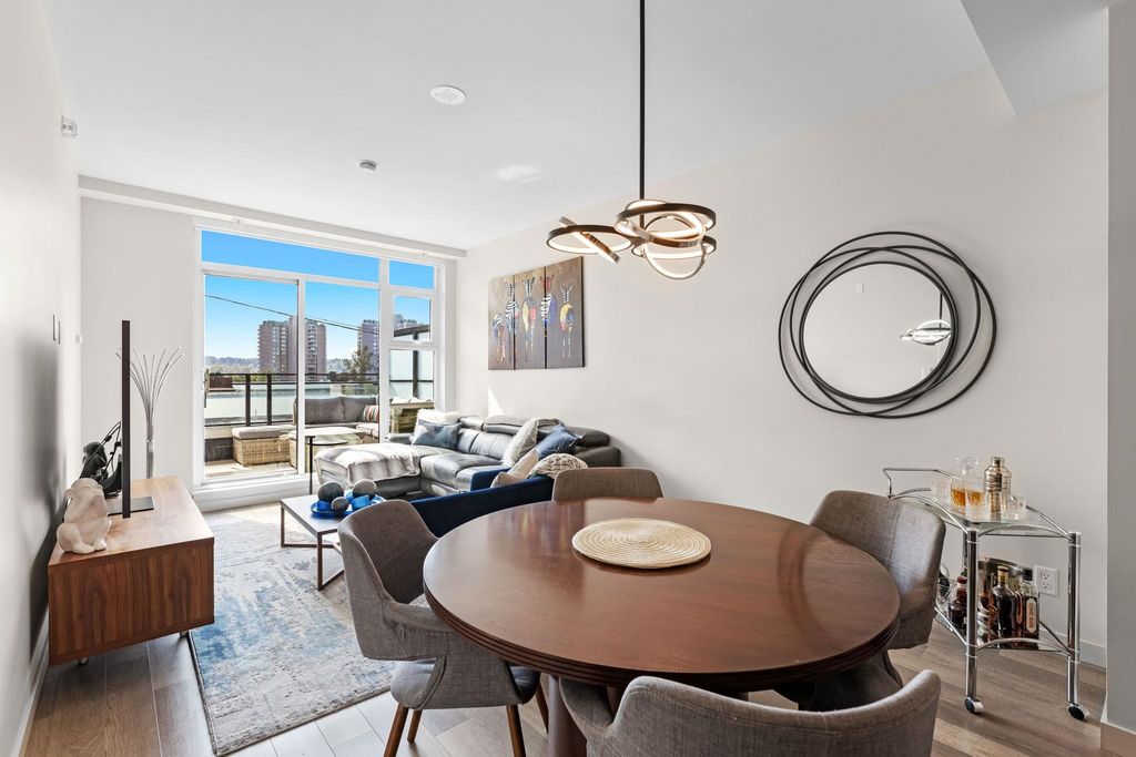 listing image 1102898543942910633