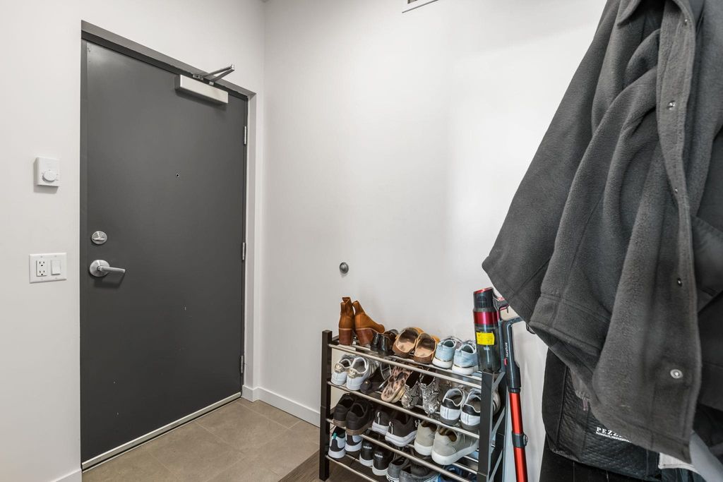 listing image 1103386244063544417