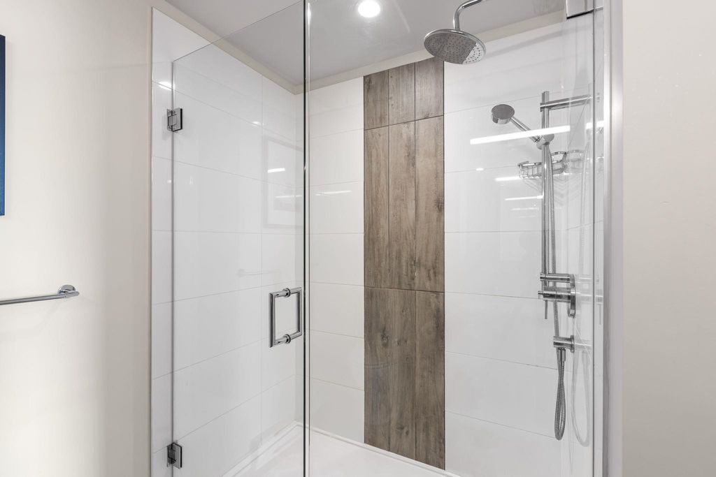 listing image 1106843071055773599