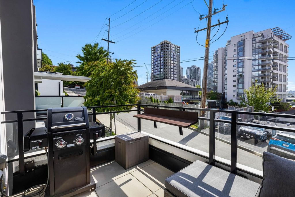 listing image 1105768381755846221