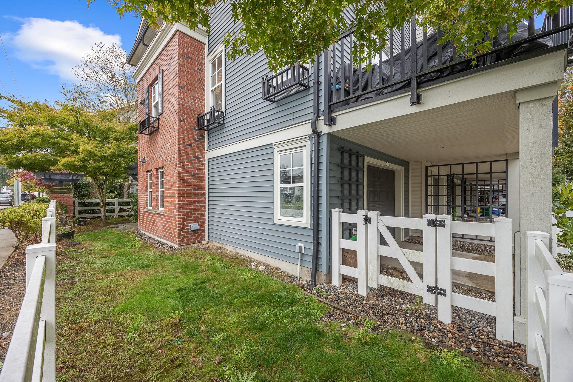 2495 Davies Avenue 5