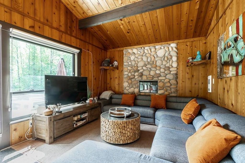 listing image 1102400840199157082