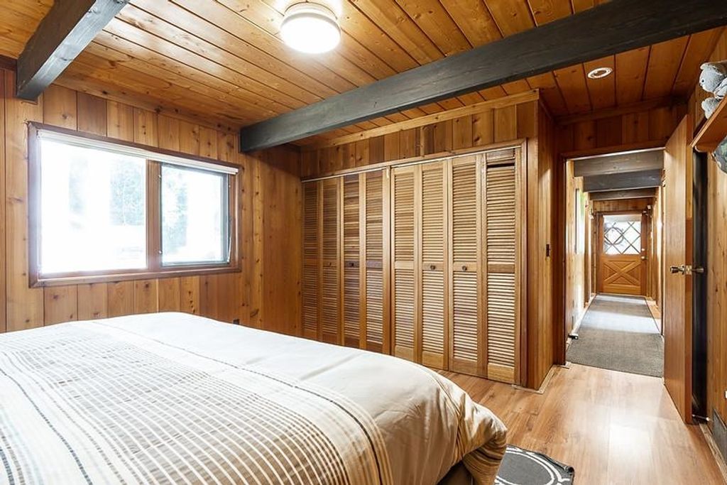 listing image 1102403593744950533
