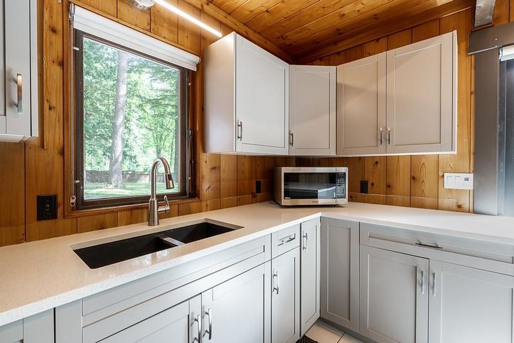 listing image 1104320403580770821