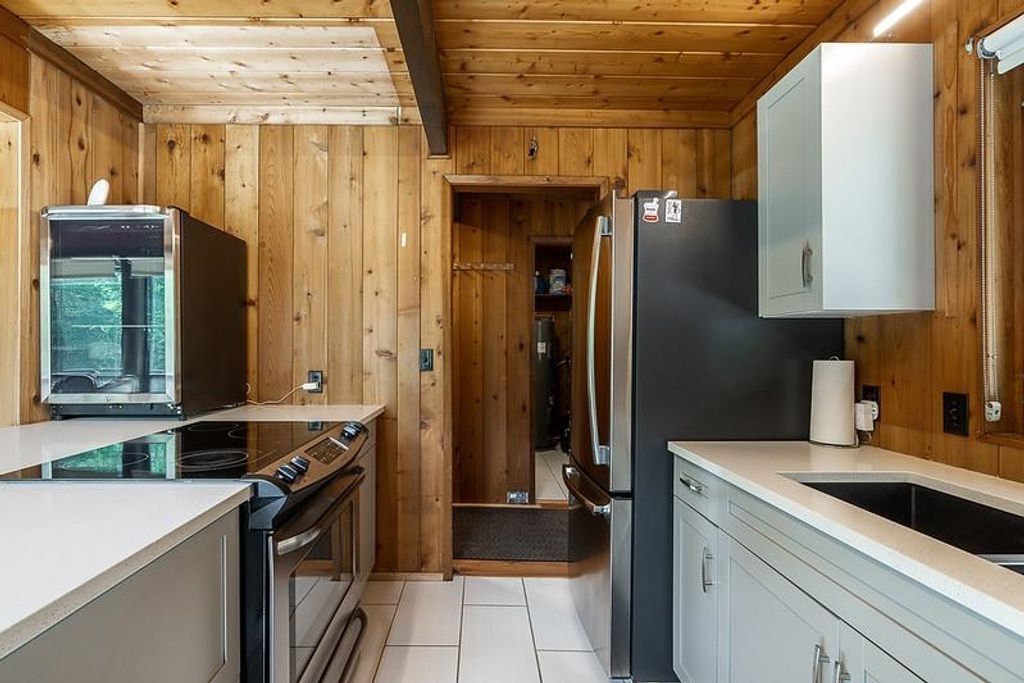 listing image 1109537027536273915