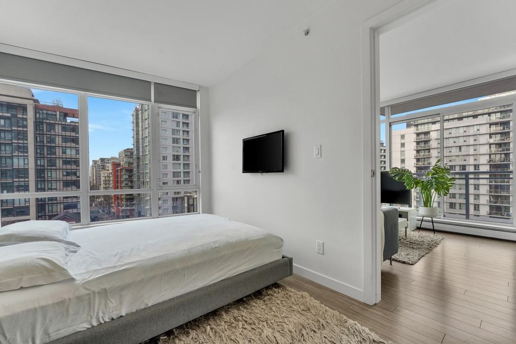 listing image 1105997320475101695