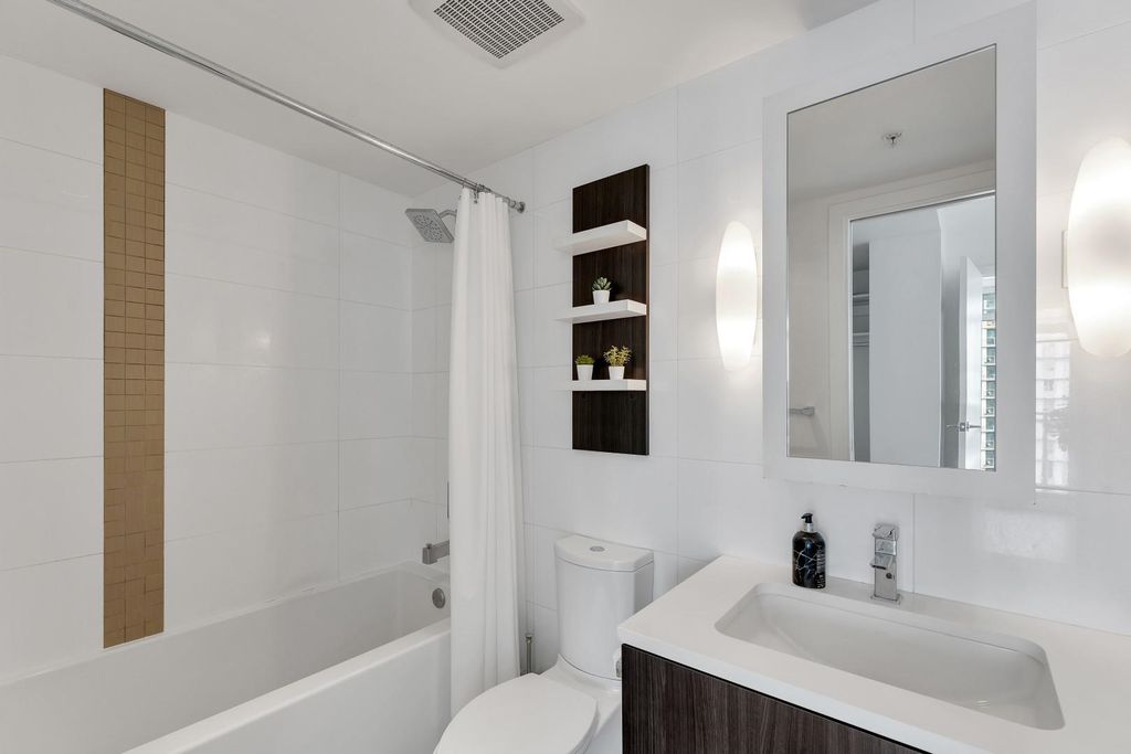 listing image 1102698224566782099