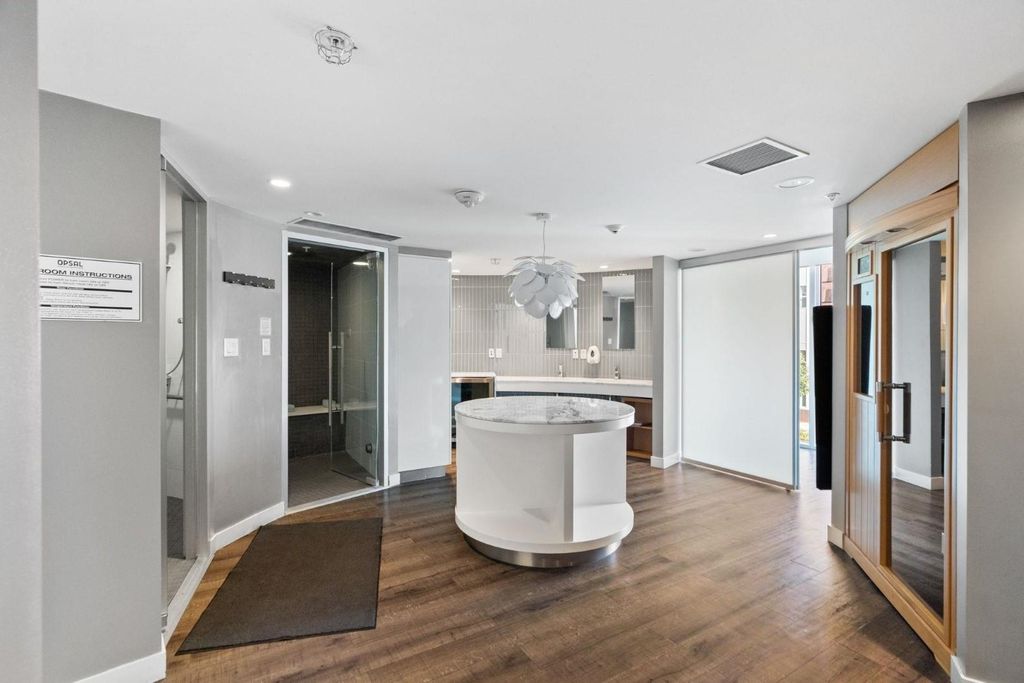 listing image 1101068962354102414