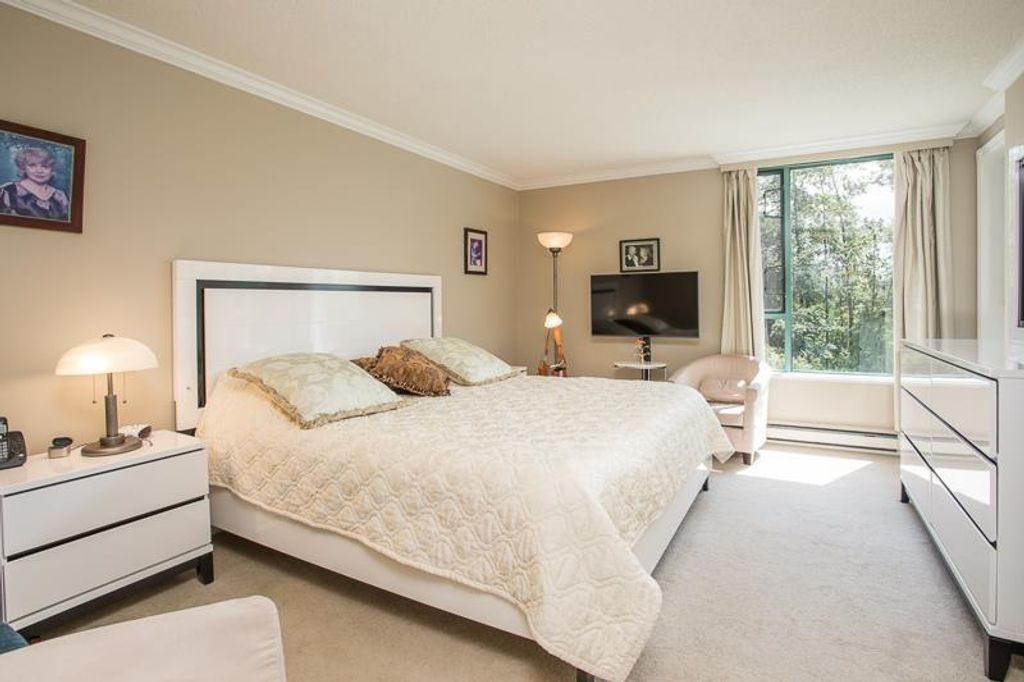 listing image 1102925755047679648