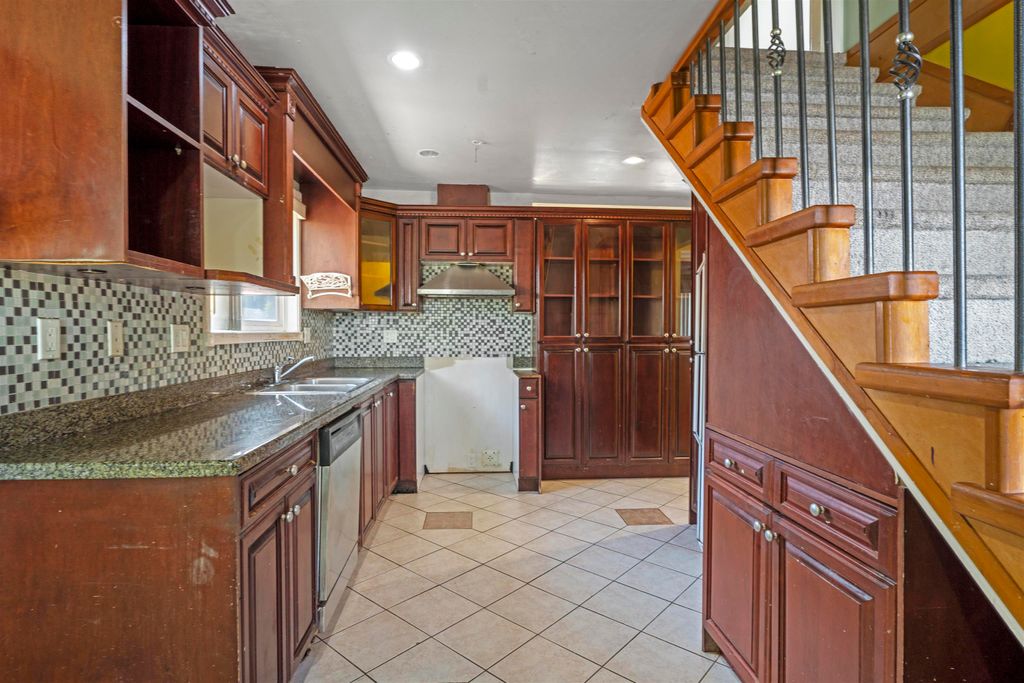 listing image 1109758490458375684