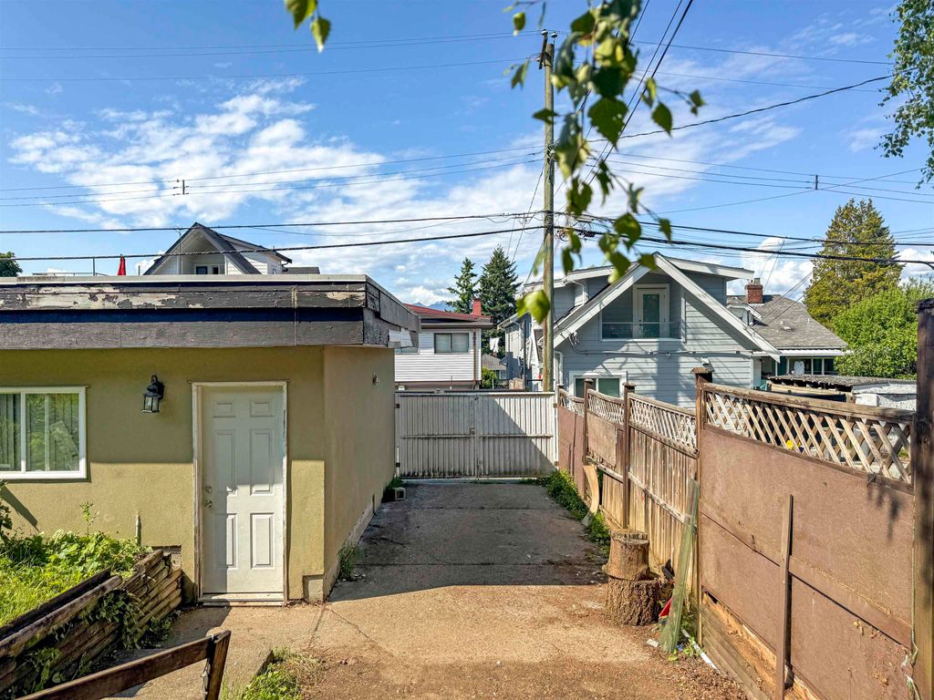 listing image 1101584003346647104