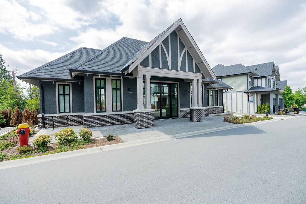 listing image 1104535222904683562