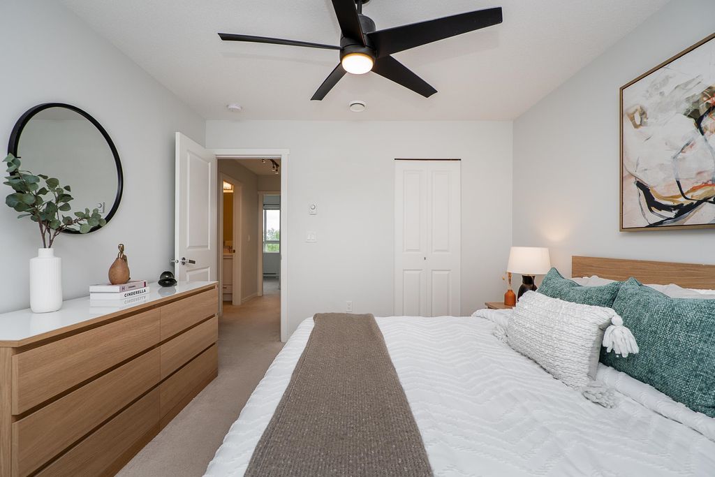 listing image 1108000704751140936