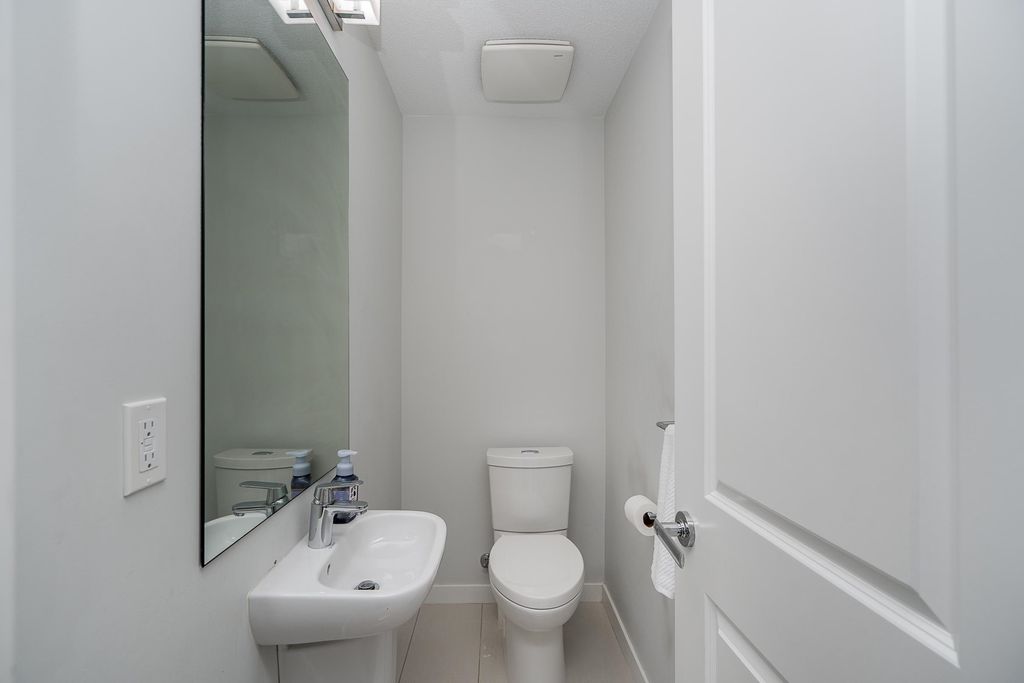 listing image 1109827919226408576