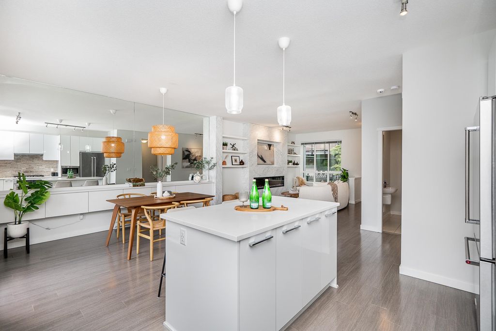 listing image 1100104581174802333