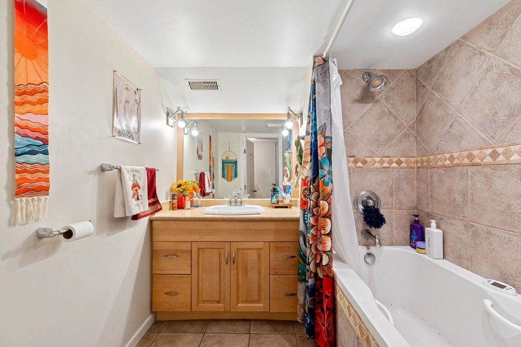 listing image 1103784872211872638