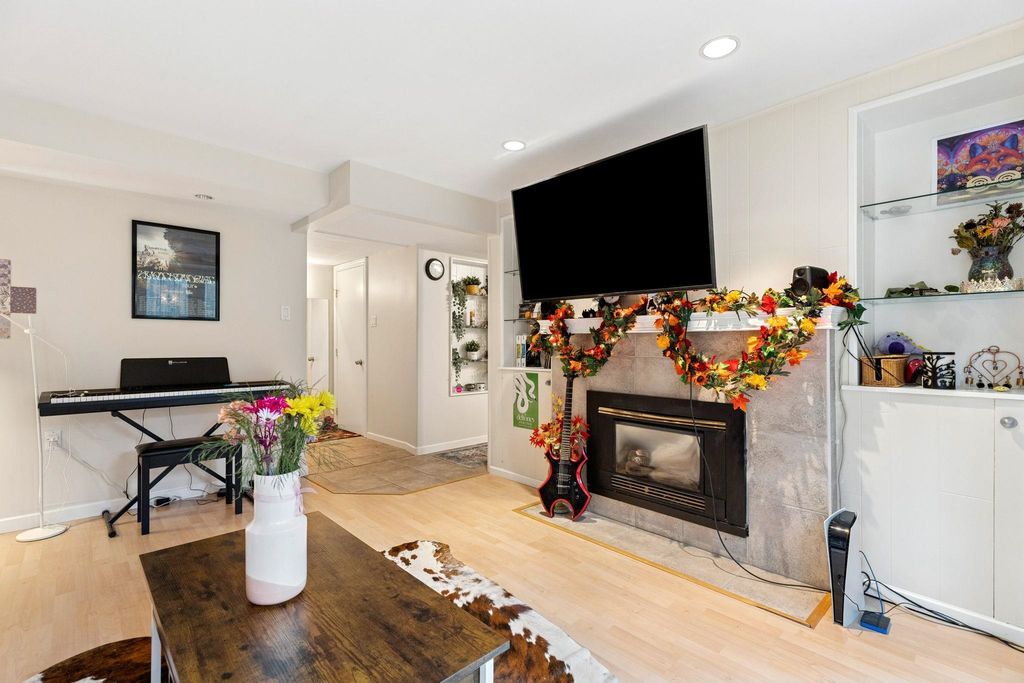 listing image 1109953944353515754