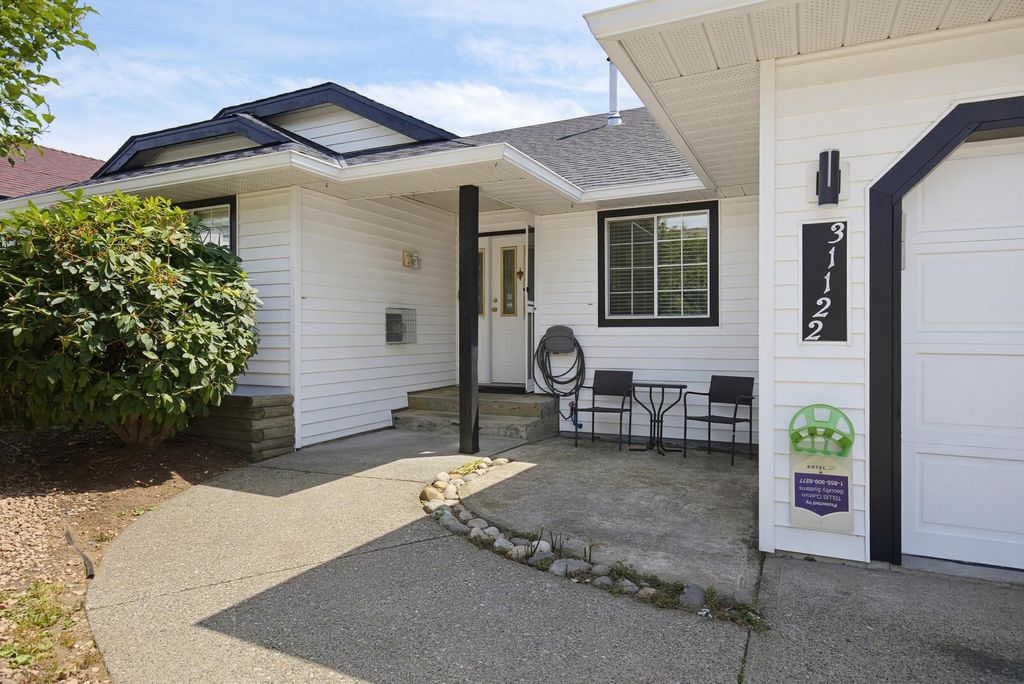 Photo of 31122 Southern Drive, Abbotsford, BC V2T 5K2 (MLS # R3138223)