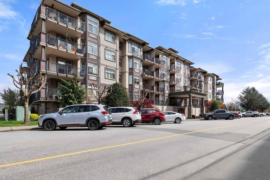 Photo of 45893 Chesterfield Avenue #207, Chilliwack, BC V2P 1M5 (MLS # R3111424)