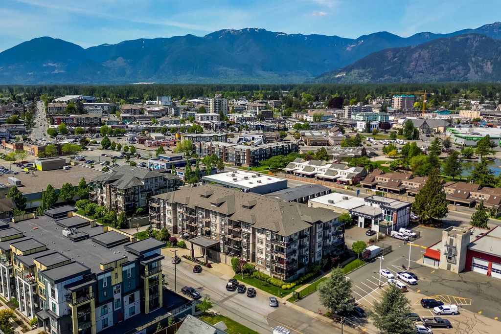 Photo of 45893 Chesterfield Avenue #207, Chilliwack, BC V2P 1M5 (MLS # R3111424)