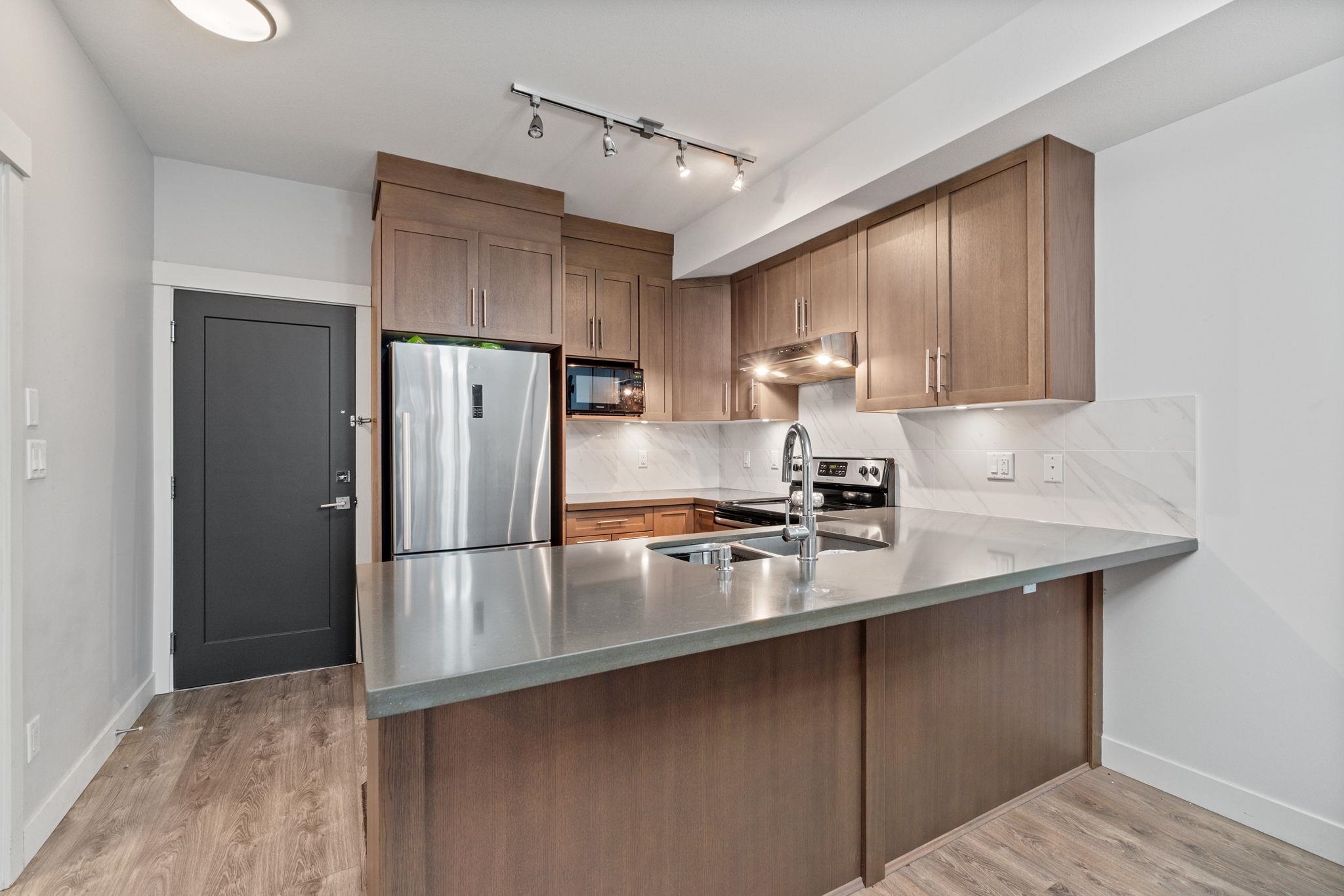 827 Roderick Avenue 208