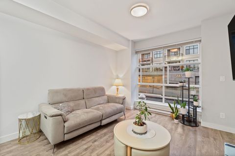 827 Roderick Avenue 208 Coquitlam BC V3K 0E3