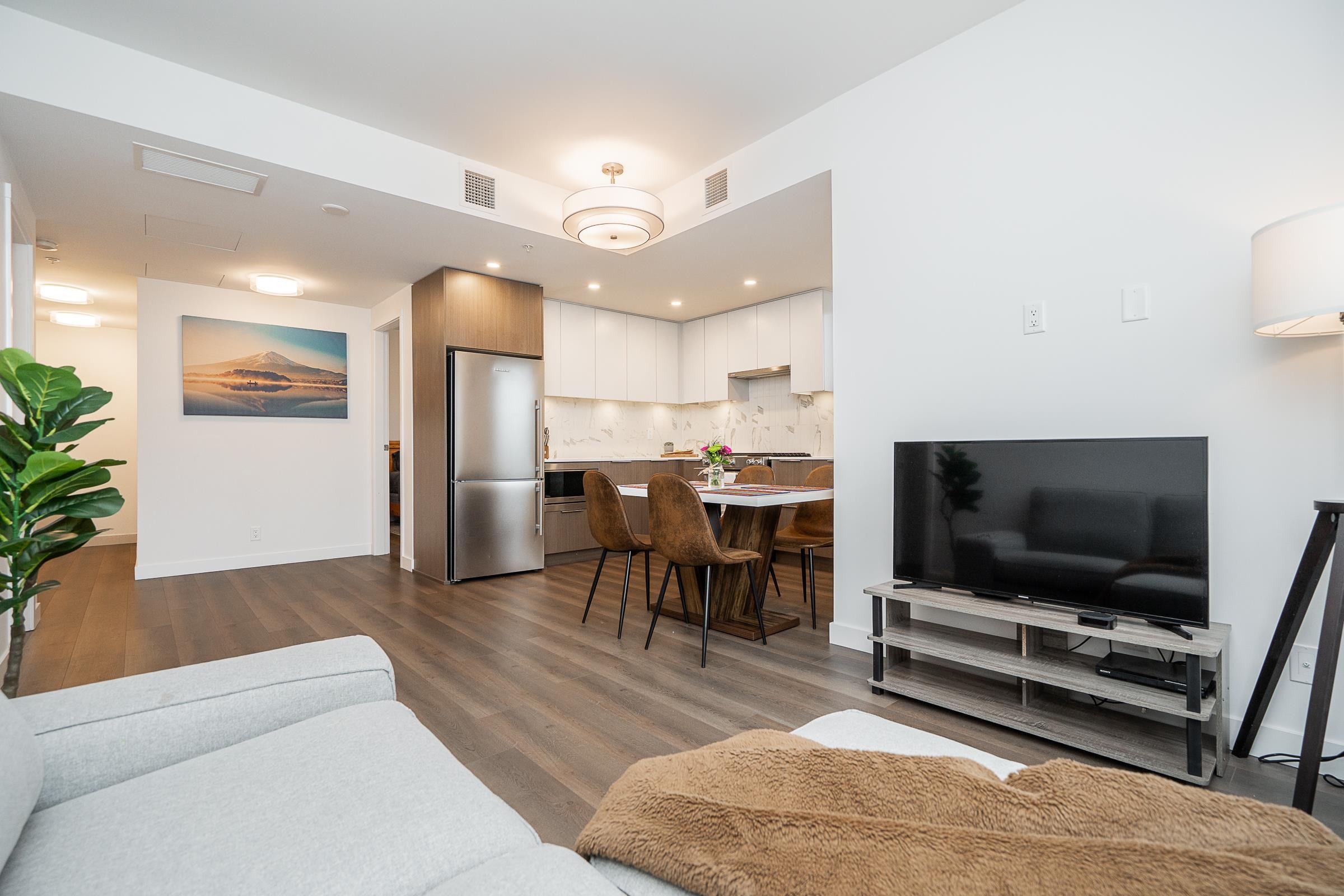 645 Como Lake Avenue 304