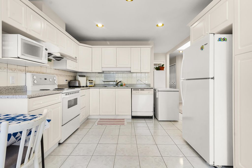 listing image 1102077779405035621