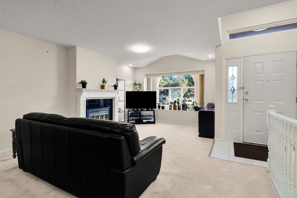 listing image 1103705293315724290