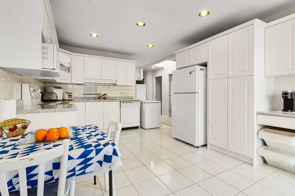 listing image 1104401118284539072