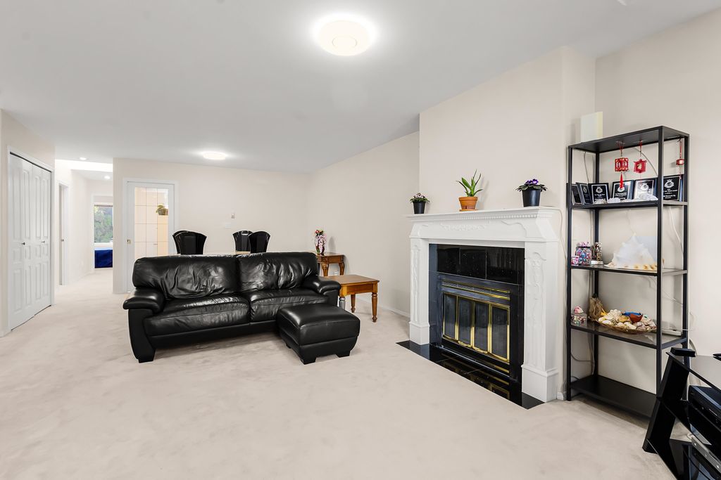 listing image 1105696536782253317