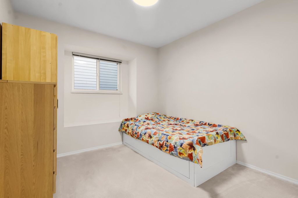 listing image 1105151164959108538