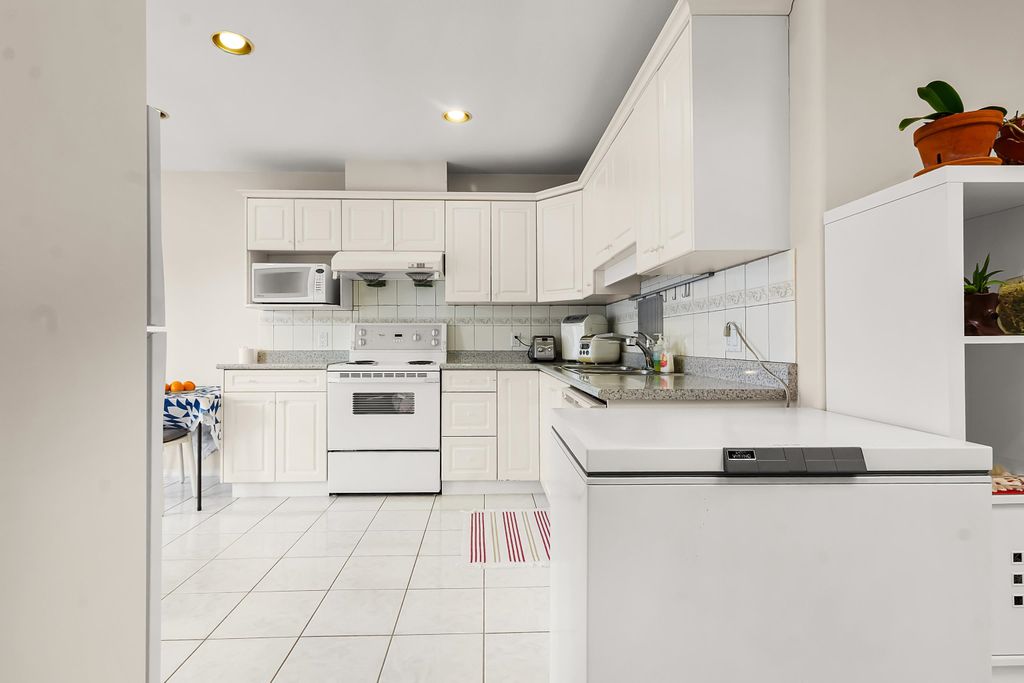 listing image 1103073634080119795